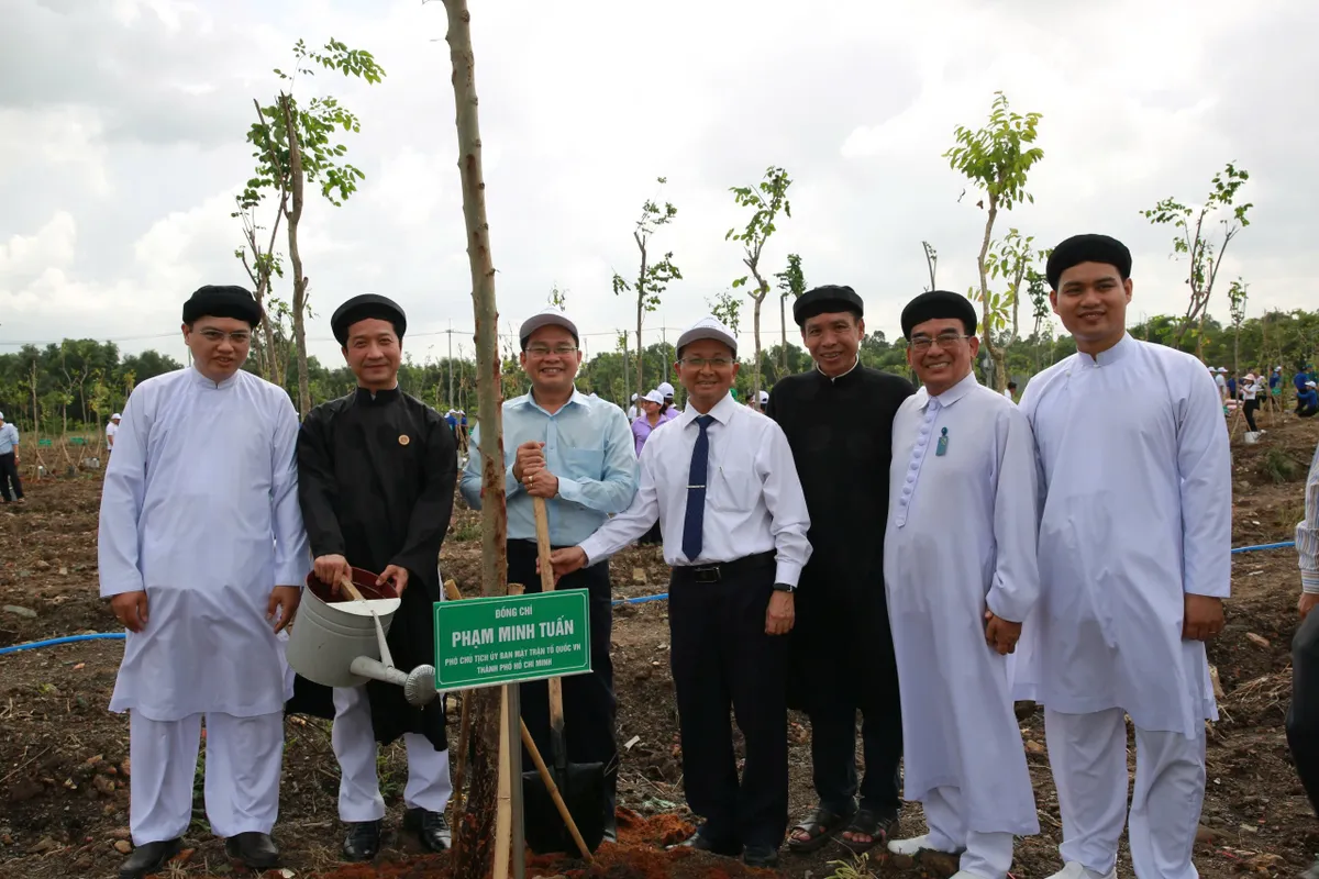 TP Hồ Chí Minh phát động Tết trồng cây “Đời đời nhớ ơn Bác Hồ” - Ảnh 3.