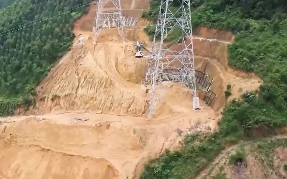 Nguy cơ sạt lở tuyến đường dây 500Kv Lào Cai - Vĩnh Yên - Ảnh 2.