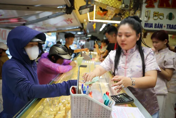 Minh bạch thị trường vàng trang sức
- Ảnh 1. Minh bạch thị trường vàng trang sức
- Ảnh 1.