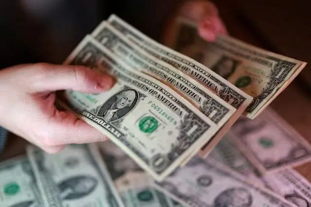 Tỷ gi&aacute; USD h&ocirc;m nay (19-5): Đồng USD giảm sau tuần tăng mạnh
- Ảnh 2.