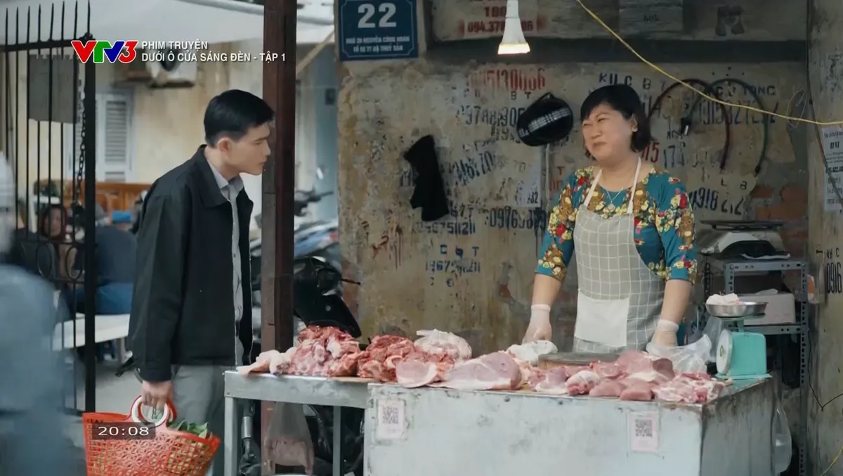 Dưới &ocirc; cửa s&aacute;ng đ&egrave;n - Tập 1: Khu tập thể cũ n&aacute;o loạn v&igrave; chiếc nồi lẩu điện gi&aacute; rẻ - Ảnh 1.