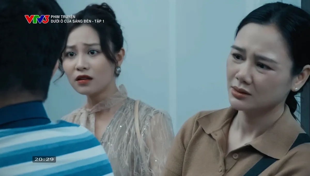 Dưới &ocirc; cửa s&aacute;ng đ&egrave;n - Tập 1: Khu tập thể cũ n&aacute;o loạn v&igrave; chiếc nồi lẩu điện gi&aacute; rẻ - Ảnh 16.