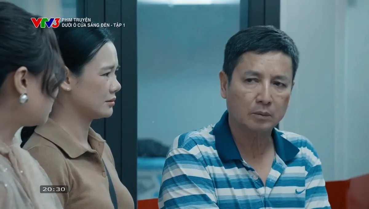 Dưới &ocirc; cửa s&aacute;ng đ&egrave;n - Tập 1: Khu tập thể cũ n&aacute;o loạn v&igrave; chiếc nồi lẩu điện gi&aacute; rẻ - Ảnh 18.