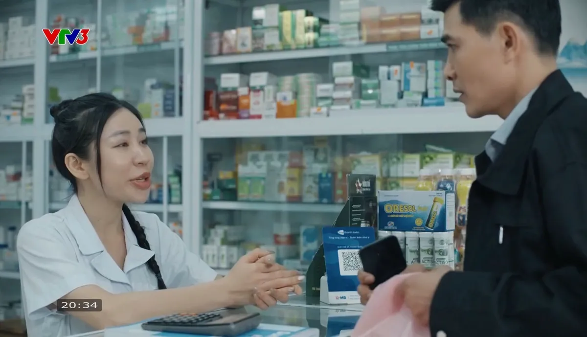 Dưới &ocirc; cửa s&aacute;ng đ&egrave;n - Tập 1: Khu tập thể cũ n&aacute;o loạn v&igrave; chiếc nồi lẩu điện gi&aacute; rẻ - Ảnh 19.
