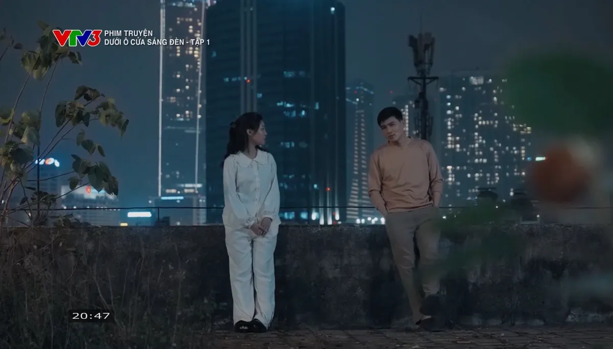 Dưới &ocirc; cửa s&aacute;ng đ&egrave;n - Tập 1: Khu tập thể cũ n&aacute;o loạn v&igrave; chiếc nồi lẩu điện gi&aacute; rẻ - Ảnh 24.