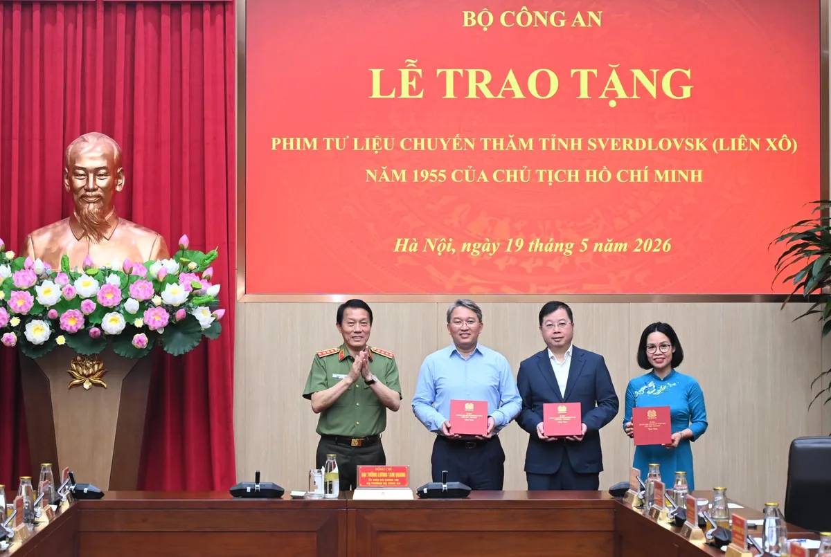 Những hình ảnh tư liệu quý về chuyến thăm Liên Xô năm 1955 của Bác Hồ - Ảnh 1.