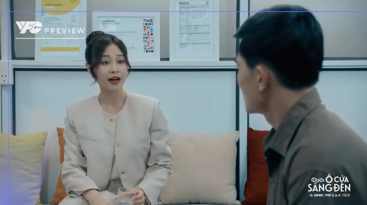 Dưới &ocirc; cửa s&aacute;ng đ&egrave;n - Tập 2: Sinh v&agrave; Diệu tranh luận gay gắt v&igrave; c&ocirc;ng việc- Ảnh 2.