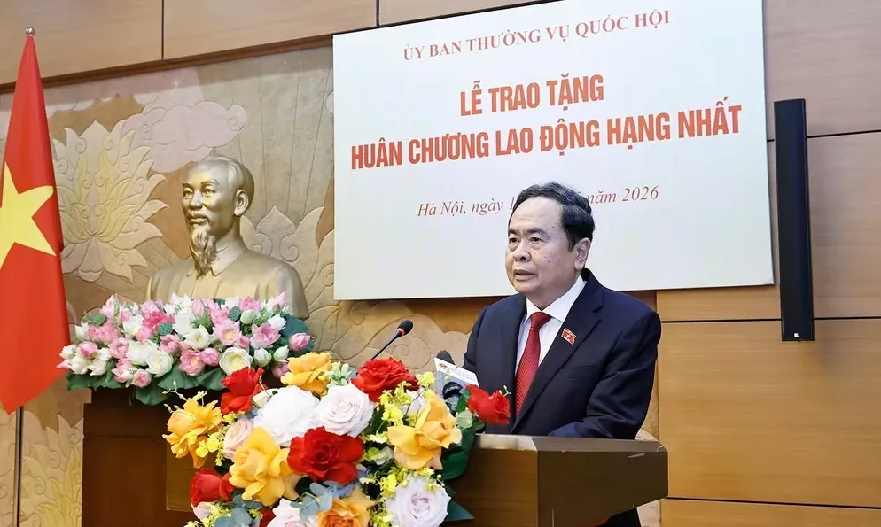 Chủ tịch Quốc hội Trần Thanh Mẫn trao tặng Huân chương Lao động hạng Nhất cho Phó Chủ tịch Quốc hội Nguyễn Doãn Anh - Ảnh 1.