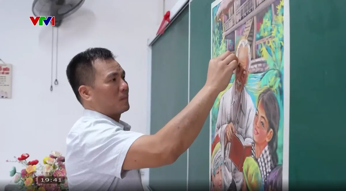 Những n&eacute;t vẽ B&aacute;c Hồ từ phấn bảng xanh - Ảnh 1.