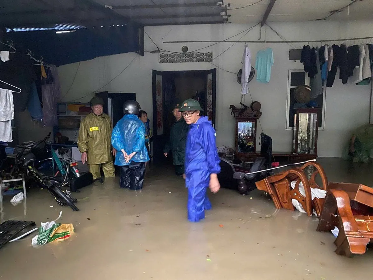 Quảng Ninh: Mưa lớn k&eacute;o d&agrave;i g&acirc;y ngập &uacute;ng tại một số địa phương - Ảnh 1.