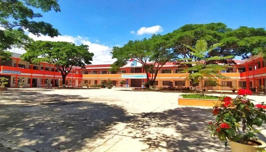 Lâm Đồng yêu cầu làm rõ vụ nam sinh lớp 8 tự tử nghi liên quan bạo lực học đường - Ảnh 1.