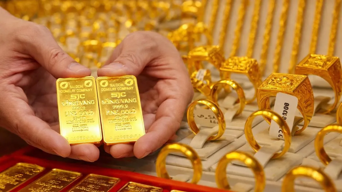 Giá vàng thế giới lao dốc, vàng SJC trong nước rơi xuống đáy 2 tháng- Ảnh 1. Giá vàng thế giới lao dốc, vàng SJC trong nước rơi xuống đáy 2 tháng- Ảnh 1.