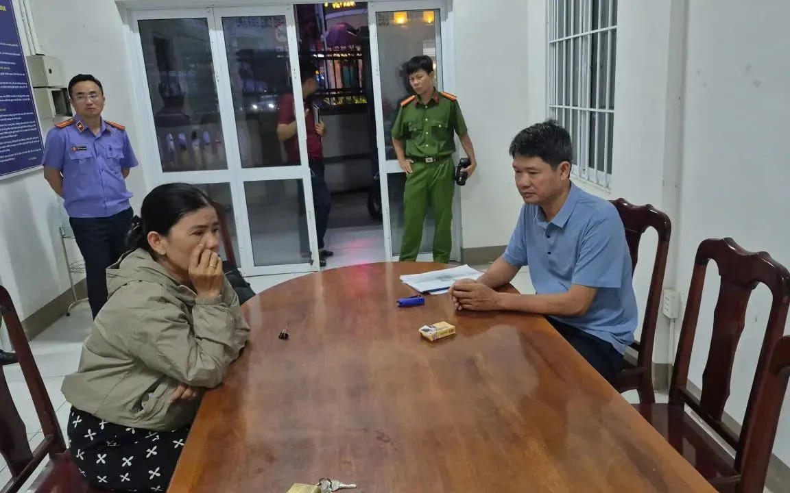 Khởi tố trạm trưởng kiểm lâm vì bị cáo buộc báo trước thông tin kiểm tra cơ sở nuôi nhốt động vật hoang dã- Ảnh 1. Khởi tố trạm trưởng kiểm lâm vì bị cáo buộc báo trước thông tin kiểm tra cơ sở nuôi nhốt động vật hoang dã- Ảnh 1.