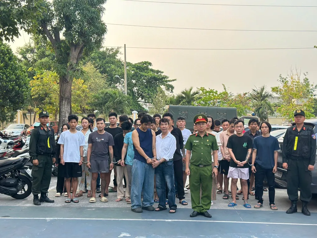 Công an TP.HCM khởi tố 71 đối tượng trong đường dây ma túy, có hai ca sĩ bị bắt tạm giam- Ảnh 1. Công an TP.HCM khởi tố 71 đối tượng trong đường dây ma túy, có hai ca sĩ bị bắt tạm giam- Ảnh 1.