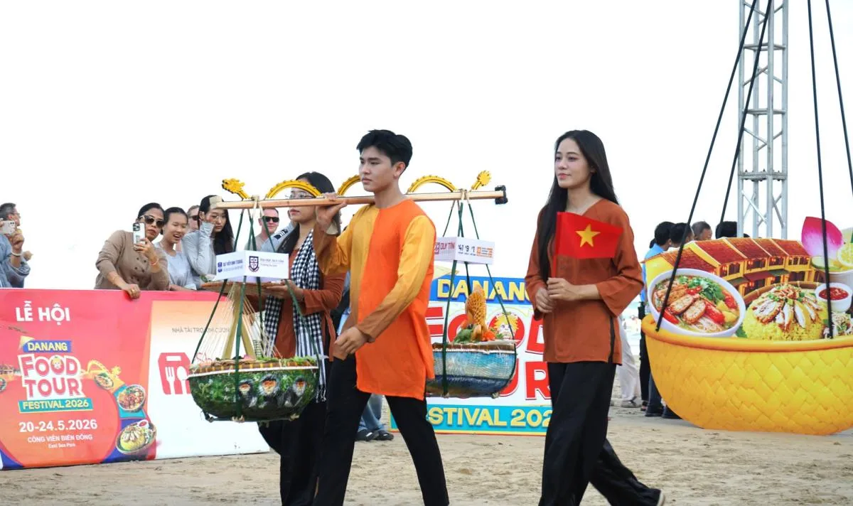 Diễu hành ẩm thực “Gánh vị Đà Nẵng” tạo điểm nhấn tại Lễ hội Đà Nẵng Food Tour 2026- Ảnh 2. Diễu hành ẩm thực “Gánh vị Đà Nẵng” tạo điểm nhấn tại Lễ hội Đà Nẵng Food Tour 2026- Ảnh 2.