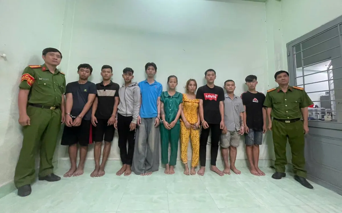 Các đối tượng tại cơ quan công an. Ảnh: Công an TP Hồ Chí Minh