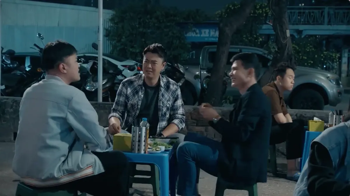 Dưới &ocirc; cửa s&aacute;ng đ&egrave;n - Tập 3: Sinh bắt gặp V&acirc;n đi c&ugrave;ng bạn trai- Ảnh 2.