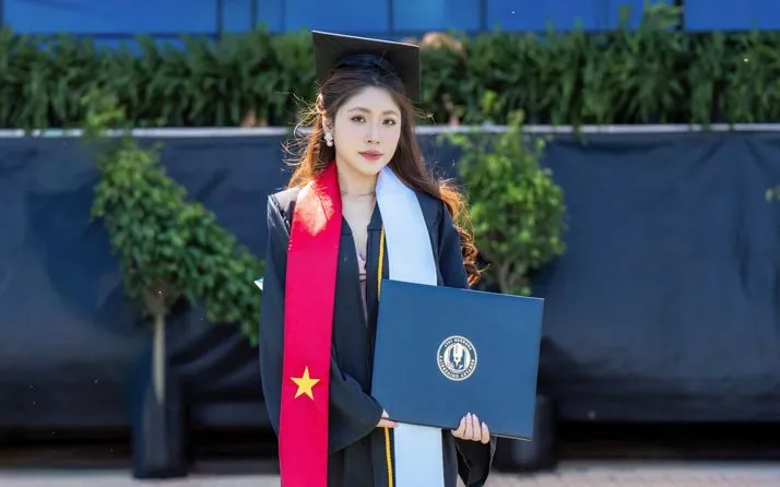 Hoa hậu Thanh Thảo về Việt Nam hoạt động nghệ thuật sau khi tốt nghiệp Đại học loại xuất sắc ở Mỹ