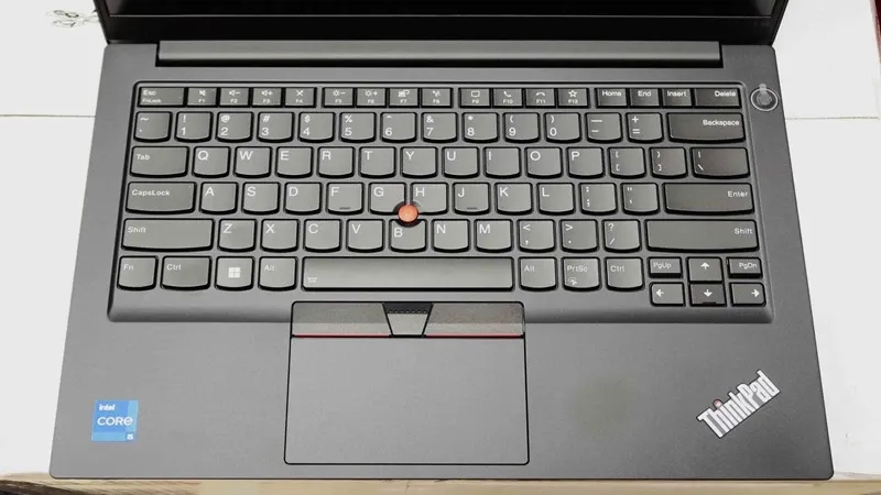 Bí mật phía sau “chấm đỏ” huyền thoại trên bàn phím ThinkPad- Ảnh 1. Bí mật phía sau “chấm đỏ” huyền thoại trên bàn phím ThinkPad- Ảnh 1.