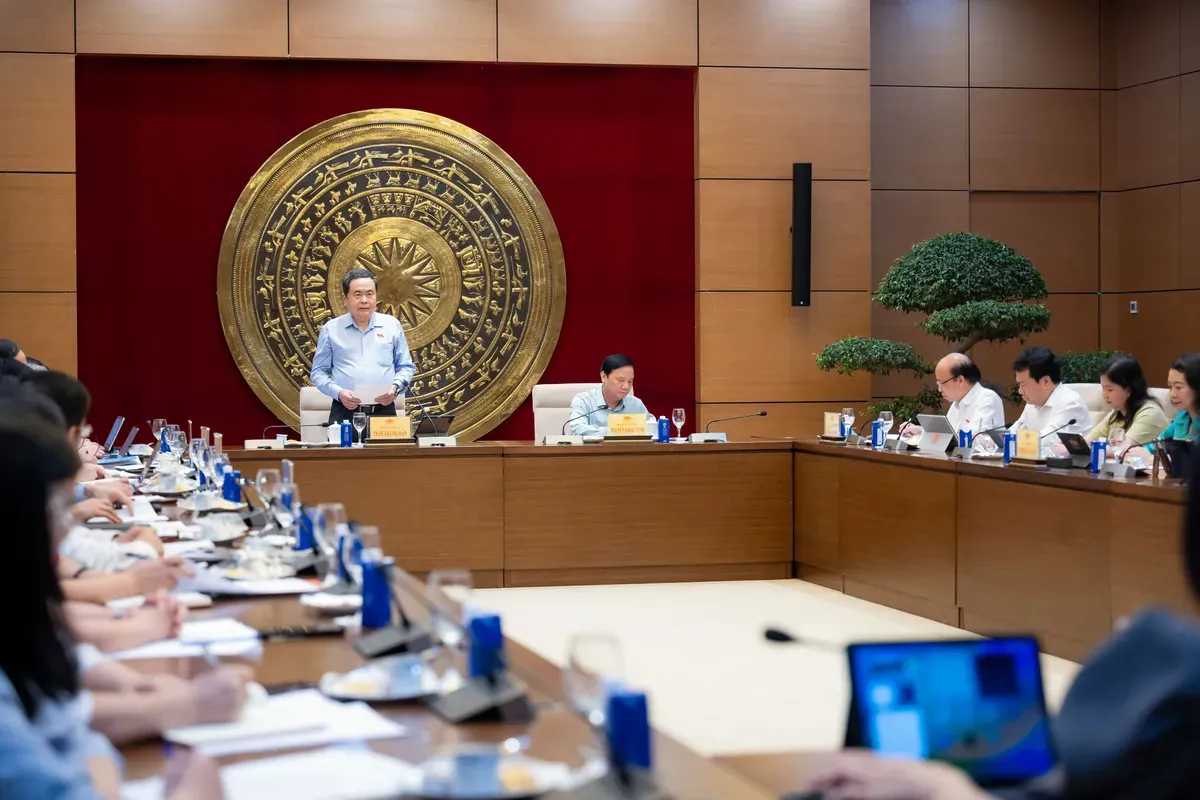 Chủ tịch Quốc hội yêu cầu Ủy ban Pháp luật và Tư pháp chủ động kiến tạo thể chế phát triển- Ảnh 1. Chủ tịch Quốc hội yêu cầu Ủy ban Pháp luật và Tư pháp chủ động kiến tạo thể chế phát triển- Ảnh 1.