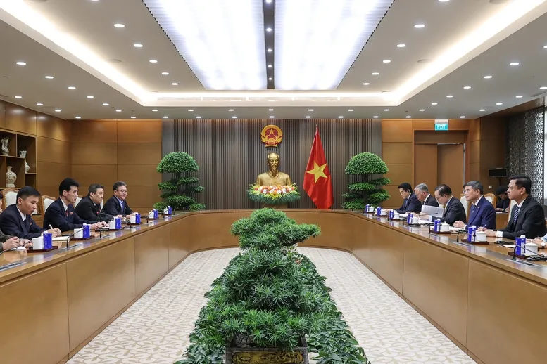 Thủ tướng Lê Minh Hưng tiếp Đại sứ Triều Tiên Ri Sung Guk, thúc đẩy quan hệ song phương- Ảnh 1. Thủ tướng Lê Minh Hưng tiếp Đại sứ Triều Tiên Ri Sung Guk, thúc đẩy quan hệ song phương- Ảnh 1.