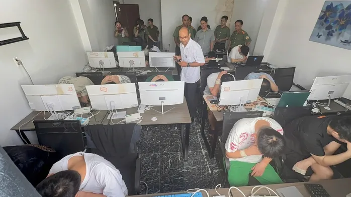 Phát hiện 85 người Trung Quốc thuê khách sạn ở TP.HCM nghi lập "trung tâm" lừa đảo công nghệ cao- Ảnh 1. Phát hiện 85 người Trung Quốc thuê khách sạn ở TP.HCM nghi lập "trung tâm" lừa đảo công nghệ cao- Ảnh 1.