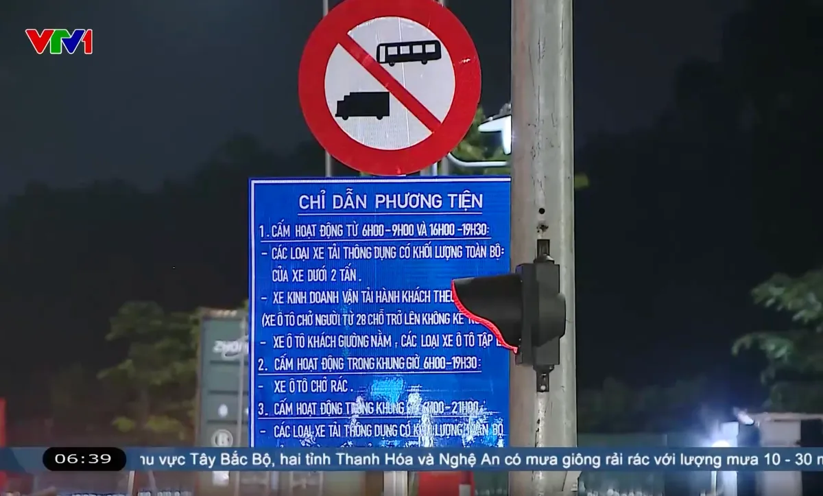 Xử lý nghiêm xe tải hoạt động vào giờ cấm - Ảnh 1.