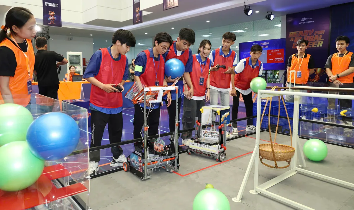 Mở chuyên ngành mới đón đầu làn sóng Robot và Trí tuệ nhân tạo- Ảnh 1. Mở chuyên ngành mới đón đầu làn sóng Robot và Trí tuệ nhân tạo- Ảnh 1.