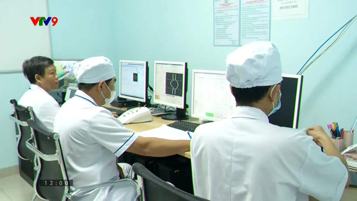 Không chủ quan với chứng ù tai, đau đầu kéo dài