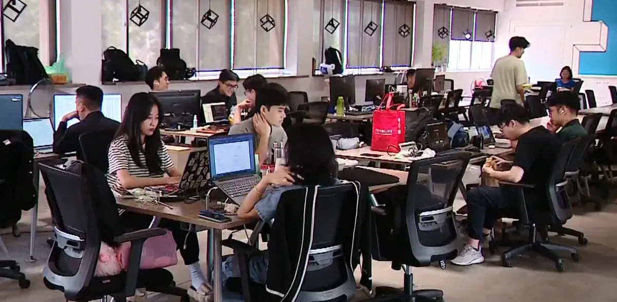 Hệ sinh thái khởi nghiệp Việt Nam lần đầu lọt Top 50 toàn cầu- Ảnh 1. Hệ sinh thái khởi nghiệp Việt Nam lần đầu lọt Top 50 toàn cầu- Ảnh 1.