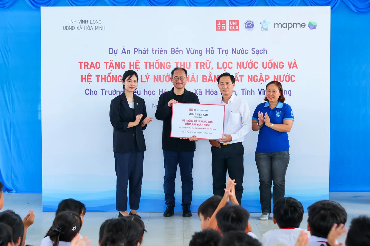 Hỗ trợ nước sạch cho người dân ở các xã đảo bị xâm nhập mặn tại Vĩnh Long - Ảnh 1.