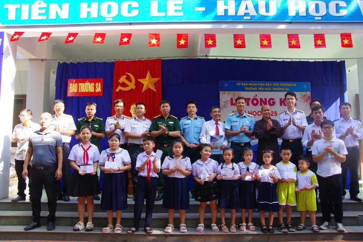 Trường Tiểu học Trường Sa tổng kết năm học 2025 - 2026: 100% học sinh tiểu học đạt xuất sắc - Ảnh 4.