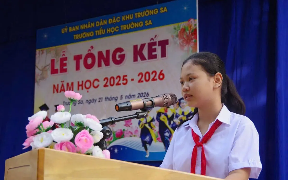 Đại diện học sinh của Trường phát biểu