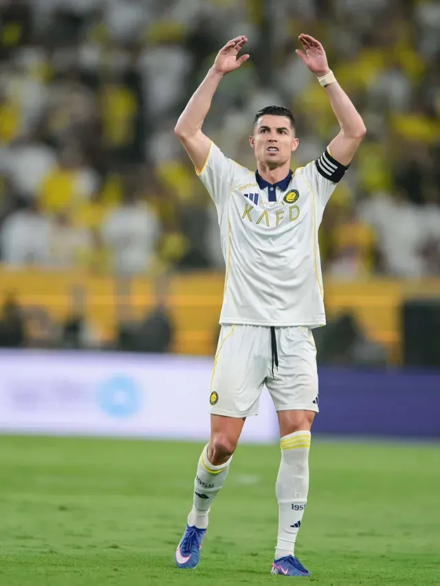 Ronaldo lập c&uacute; đ&uacute;p, Al Nassr v&ocirc; địch Saudi Pro League sau 7 năm chờ đợi- Ảnh 1.