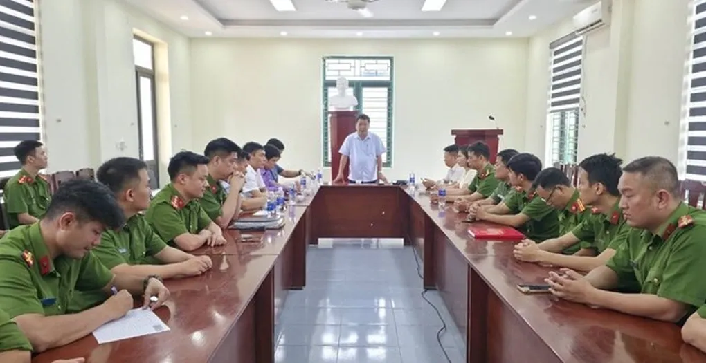 Khởi tố người đàn ông say rượu tấn công, chống đối lực lượng công an tại Hải Phòng- Ảnh 1. Khởi tố người đàn ông say rượu tấn công, chống đối lực lượng công an tại Hải Phòng- Ảnh 1.