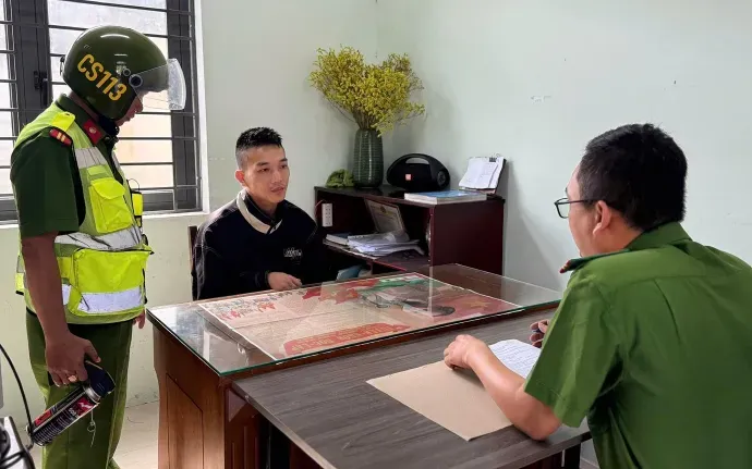 Bắt đối tượng gây ra 17 vụ trộm cắp tại các nhà thuốc, siêu thị ở Đà Nẵng- Ảnh 1. Bắt đối tượng gây ra 17 vụ trộm cắp tại các nhà thuốc, siêu thị ở Đà Nẵng- Ảnh 1.