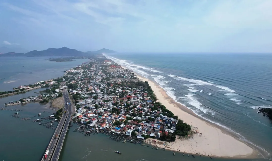 Lăng Cô - vịnh đẹp thế giới vào mùa lễ hội- Ảnh 2. Lăng Cô - vịnh đẹp thế giới vào mùa lễ hội- Ảnh 2.