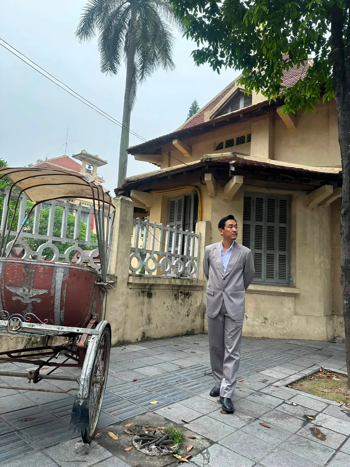 Trước thềm l&ecirc;n s&oacute;ng với Sao Check, Hứa Vĩ Văn khoe ảnh "ng&agrave;y ấy - b&acirc;y giờ" với phim VTV - Ảnh 2.