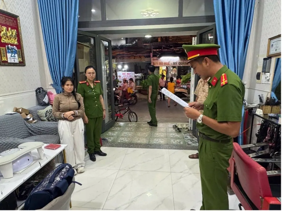 Bắt khẩn cấp chủ mưu vụ hai con trai sát hại ba ruột tại Đà Nẵng - Ảnh 1.