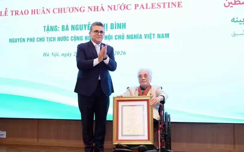 Trao Huân chương Ngôi sao Công trạng tặng nguyên Phó Chủ tịch nước Nguyễn Thị Bình - Ảnh 1.