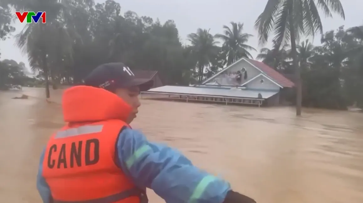Kh&oacute; khăn trong ứng ph&oacute; thi&ecirc;n tai ở cơ sở - Ảnh 1.