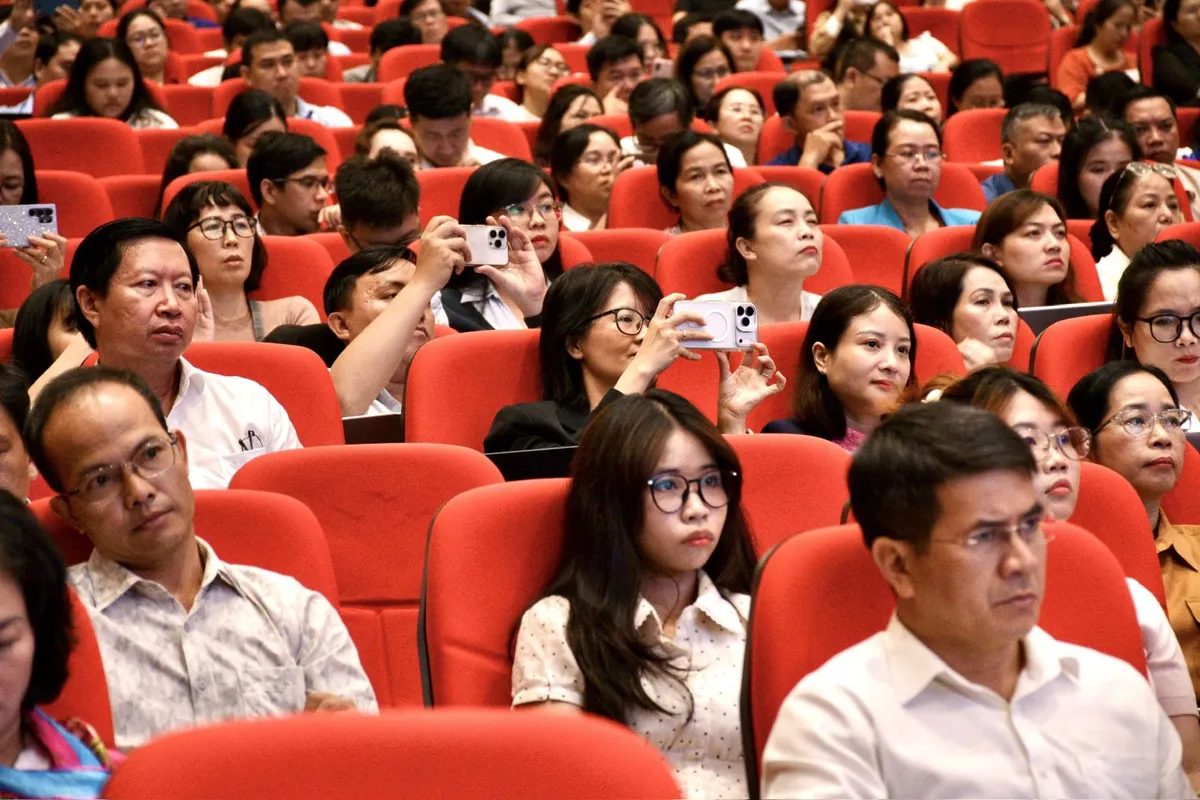 Từ năm 2026, học sinh sinh viên có thể dùng văn bằng số thay bản giấy - Ảnh 3.