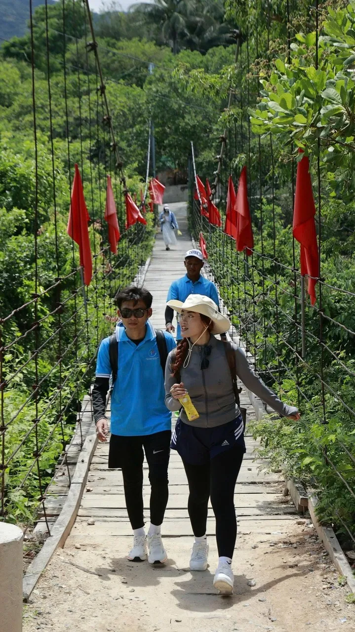 Khánh Hòa siết quản lý hoạt động lữ hành, hướng dẫn viên du lịch- Ảnh 1. Khánh Hòa siết quản lý hoạt động lữ hành, hướng dẫn viên du lịch- Ảnh 1.