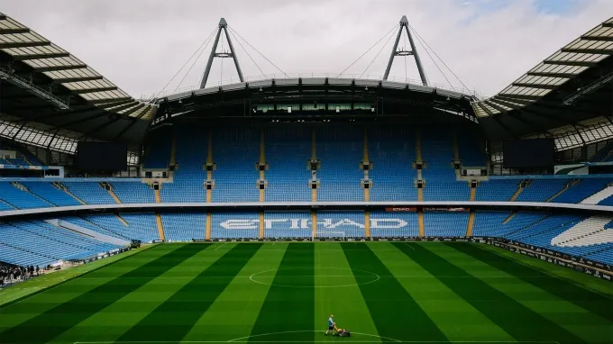 Man City đổi tên khán đài sân Etihad để tri ân Pep Guardiola- Ảnh 1. Man City đổi tên khán đài sân Etihad để tri ân Pep Guardiola- Ảnh 1.