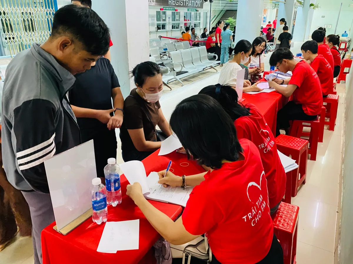 Mang cơ hội điều trị tim bẩm sinh đến với trẻ em Quảng Ngãi- Ảnh 15. Mang cơ hội điều trị tim bẩm sinh đến với trẻ em Quảng Ngãi- Ảnh 15.