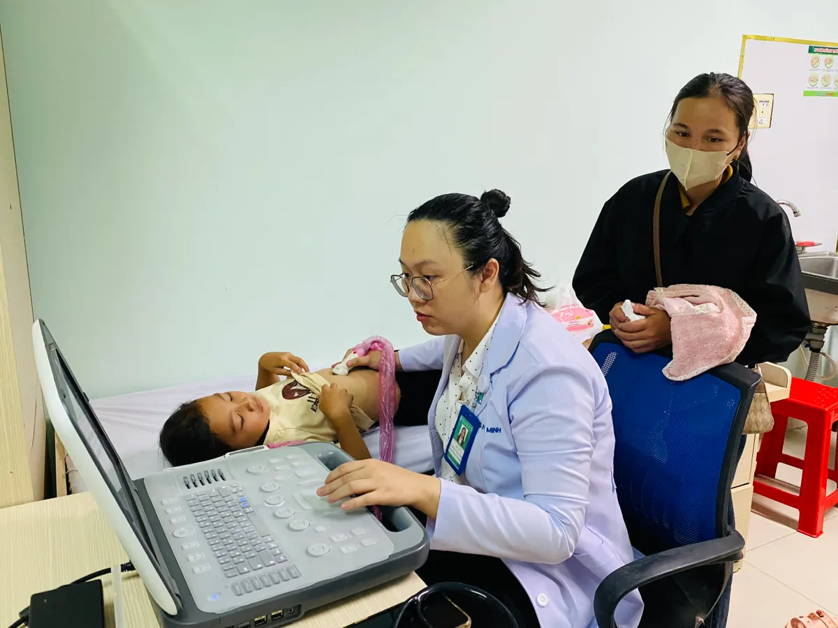 Hơn 1 tỷ đồng hỗ trợ điều trị cho trẻ em mắc tim bẩm sinh tại Quảng Ngãi - Ảnh 1. Hơn 1 tỷ đồng hỗ trợ điều trị cho trẻ em mắc tim bẩm sinh tại Quảng Ngãi - Ảnh 1.