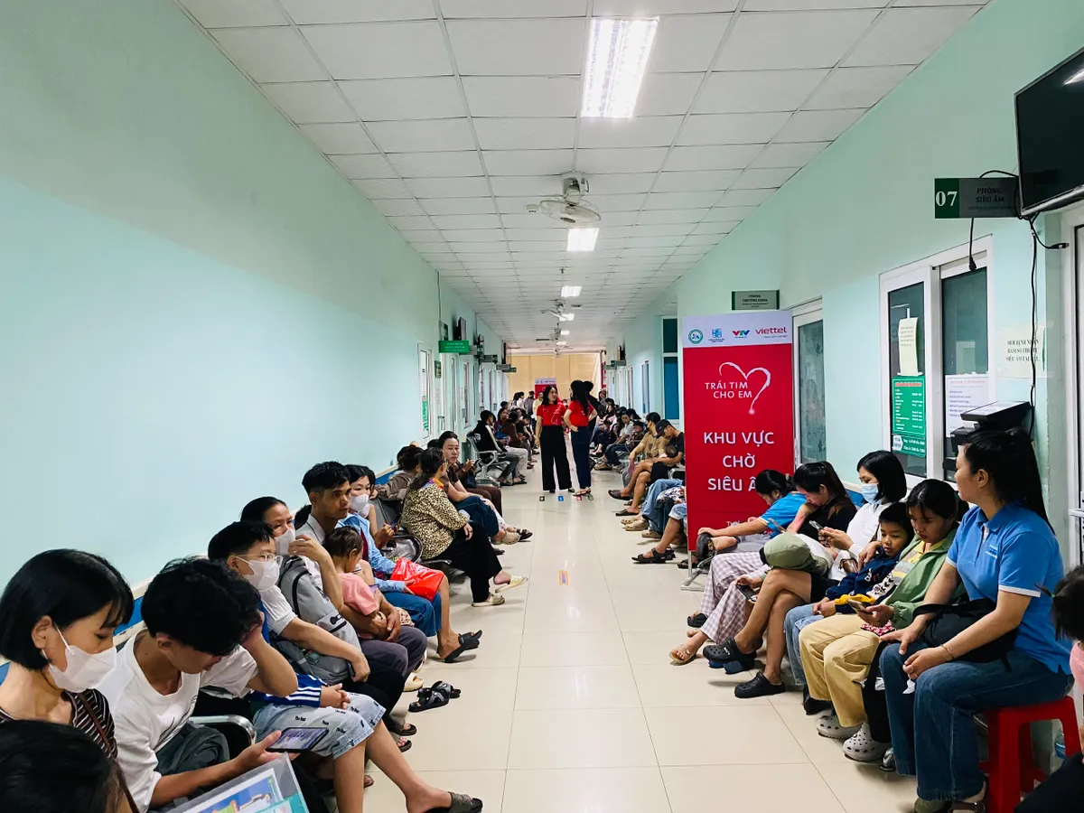 Mang cơ hội điều trị tim bẩm sinh đến với trẻ em Quảng Ngãi- Ảnh 2. Mang cơ hội điều trị tim bẩm sinh đến với trẻ em Quảng Ngãi- Ảnh 2.