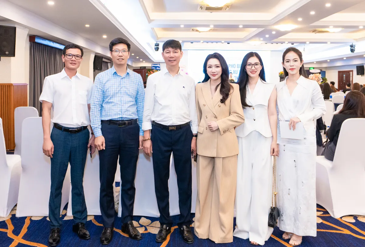 Thay đổi đáng chú ý trong khuyến nghị hạn chế hoạt động với nghệ sĩ, KOLs bị điểm tên trong "danh sách đen"- Ảnh 4. Thay đổi đáng chú ý trong khuyến nghị hạn chế hoạt động với nghệ sĩ, KOLs bị điểm tên trong "danh sách đen"- Ảnh 4.
