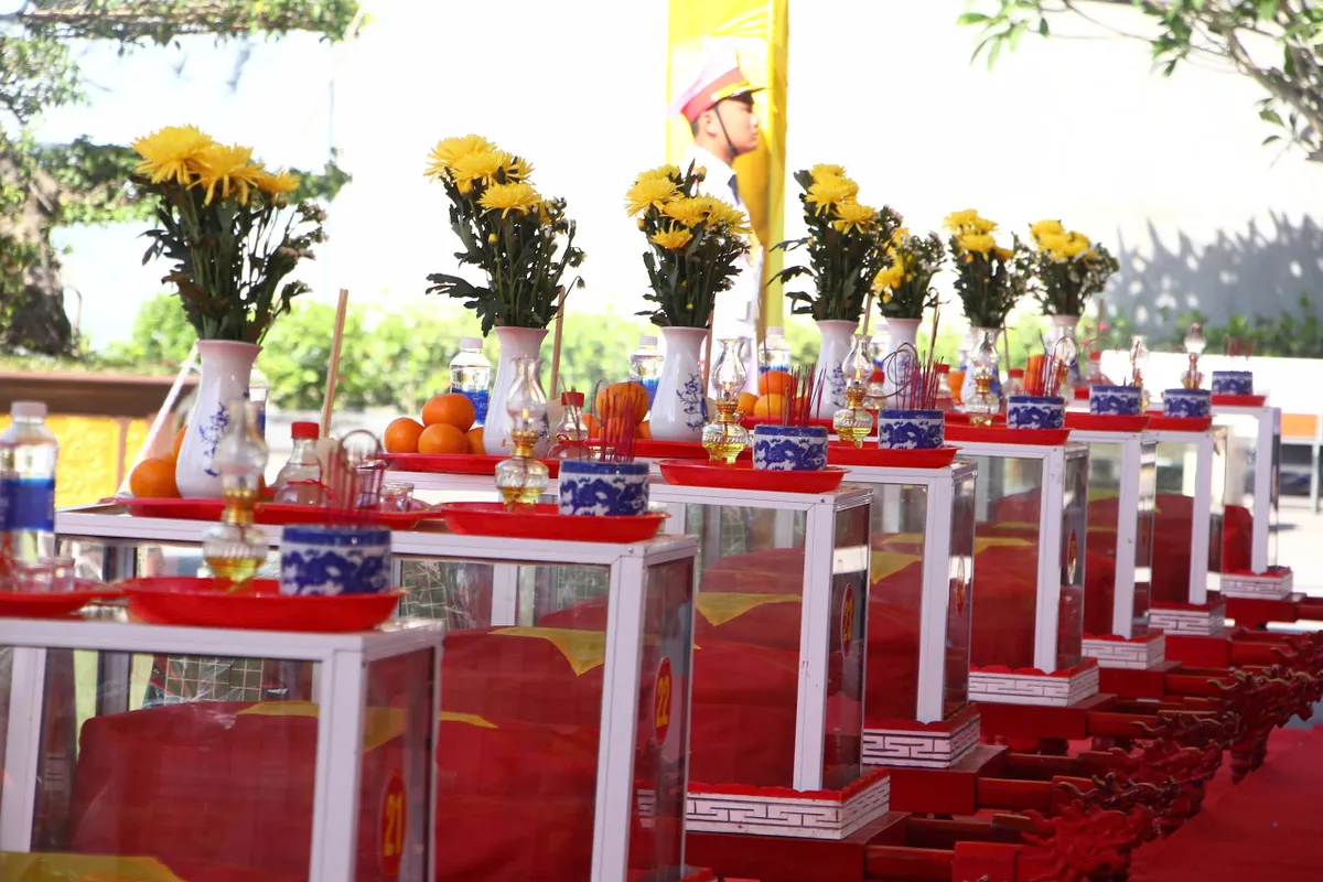 Thủ tướng Lê Minh Hưng dự lễ truy điệu, an táng 28 hài cốt liệt sĩ tại Quảng Trị - Ảnh 4.