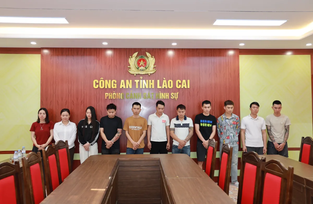 Triệt phá đường dây livestream “đổ thạch” chiếm đoạt khoảng 5 tỷ đồng - Ảnh 4.